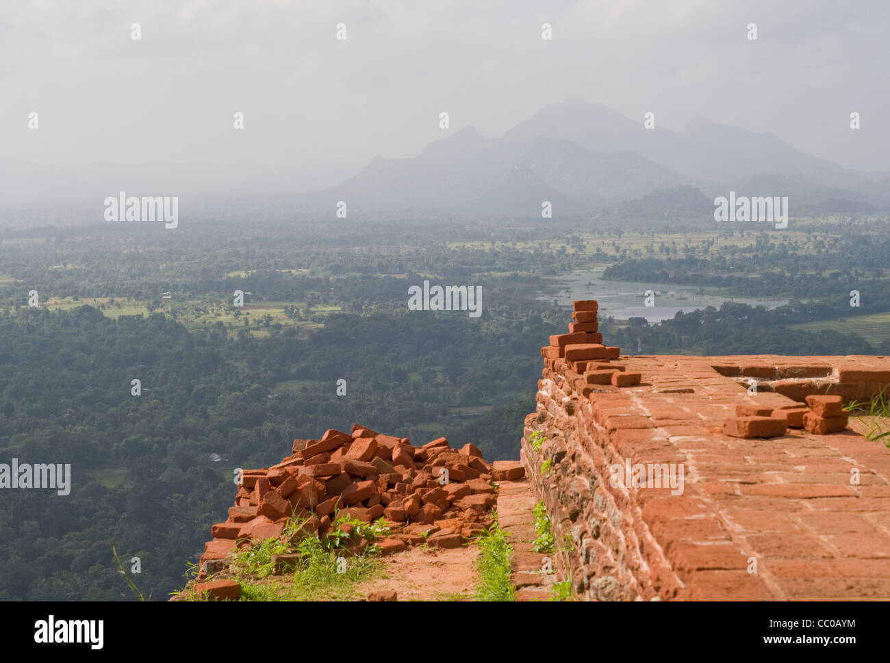Die Ruinen von Palads an der Spitze von Sigiriya (Lion es Rock), Sri Lanka Stockfoto