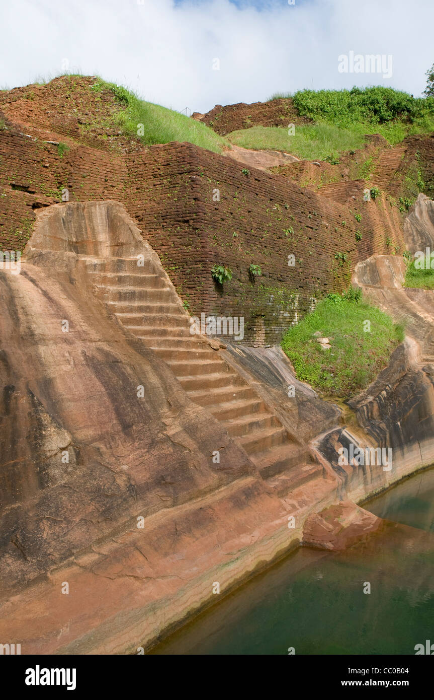 Der Pool im Palads an der Spitze von Sigiriya (Lion es Rock), Sri Lanka Stockfoto