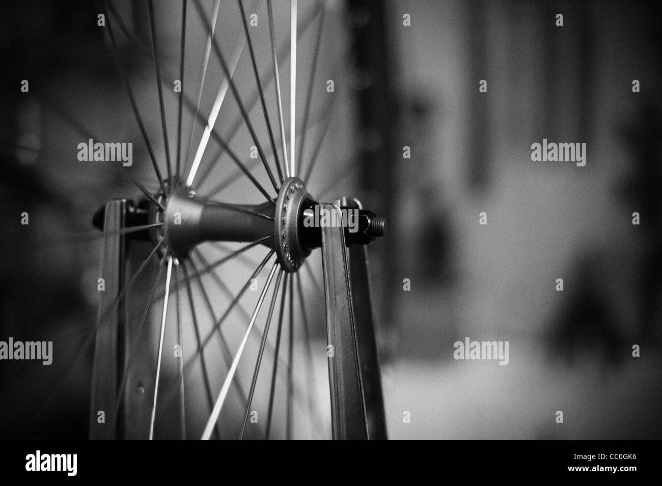 Fahrrad-Rad in Ausrichtung stehen. Stockfoto
