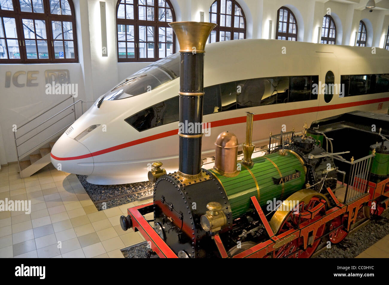 Züge, alte & neue im DB Museum, Nürnberg, Bayern, Deutschland. Stockfoto