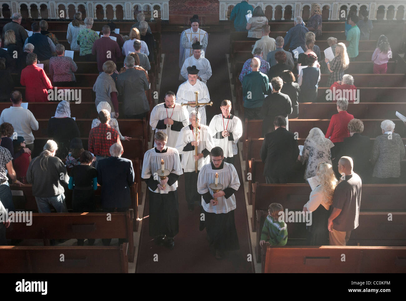 Die erste Masse des St. Timothy Ordinariates Gemeinde Conludes an der St. Mary der Annahme katholische Kirche in ft. Worth Stockfoto