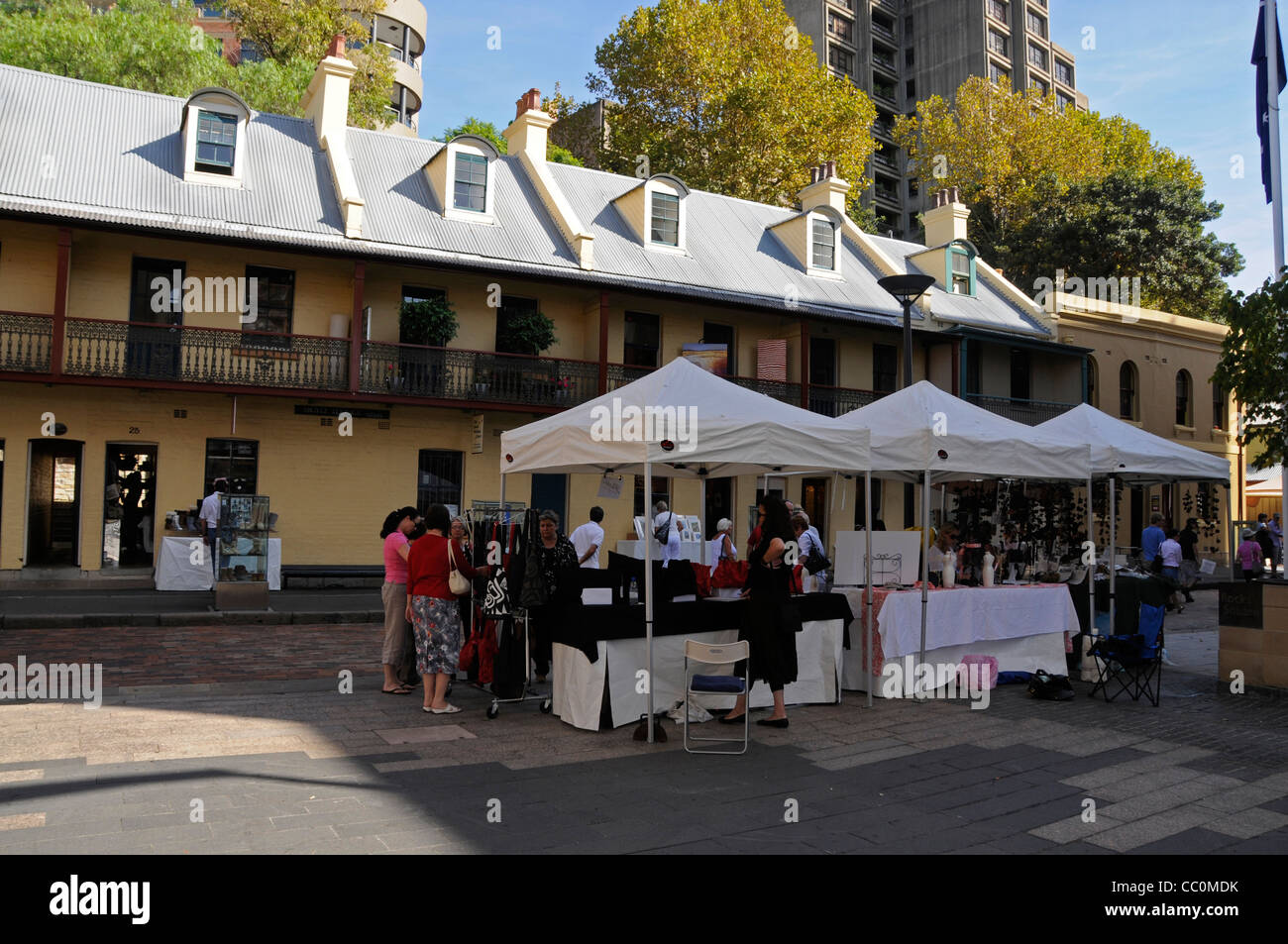 Ein Marktstand in einer Seitenstraße in The Rocks, einem historischen Vorort von Sydney in New South Wales, Australien Stockfoto