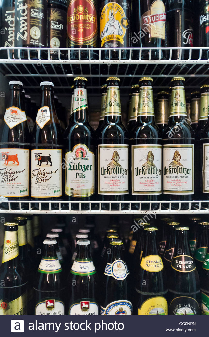 Deutsches Bier zum Verkauf in einem Supermarkt in Leipzig, Deutschland ...
