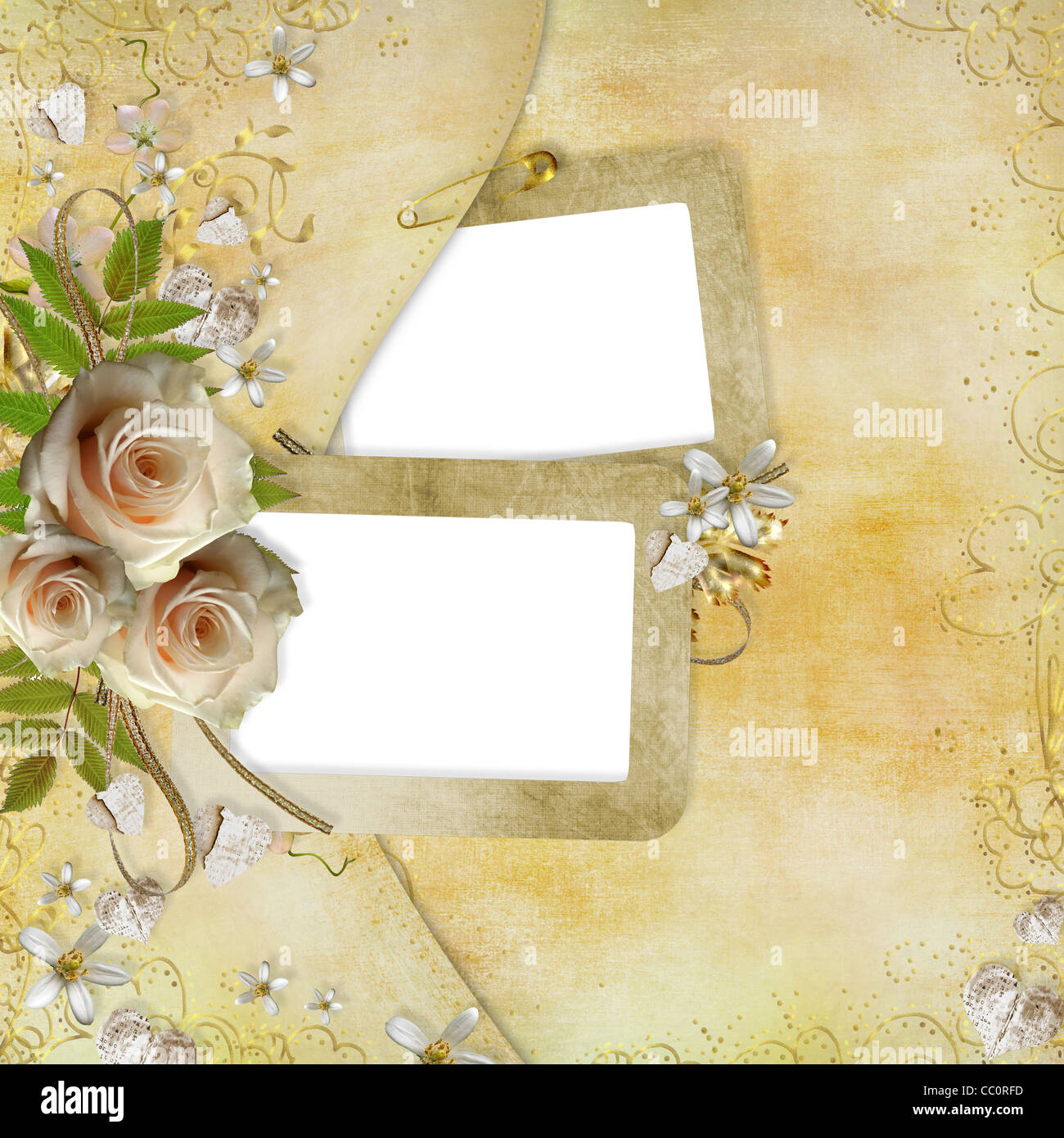 Goldene Grusskarte mit schönen Rosen, Blätter Papierherzen, Band, Stockfoto