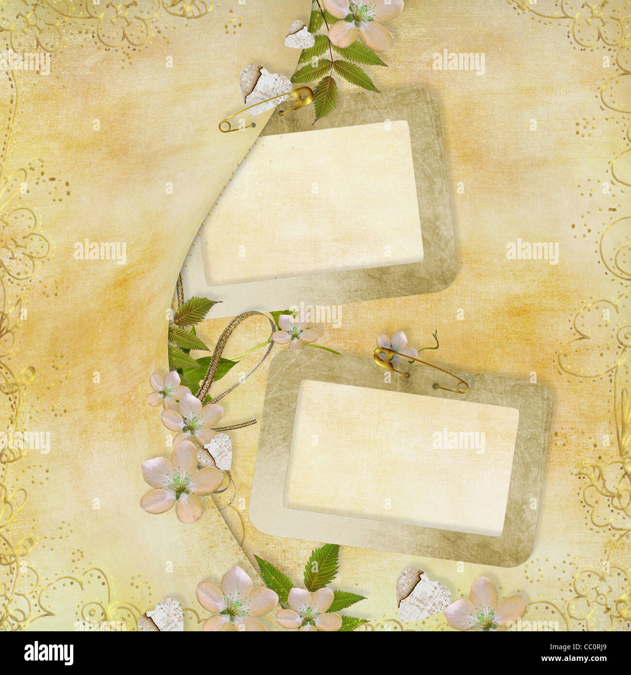 Goldene Grusskarte mit schönen Rosen, Blätter Papierherzen, Band, Stockfoto