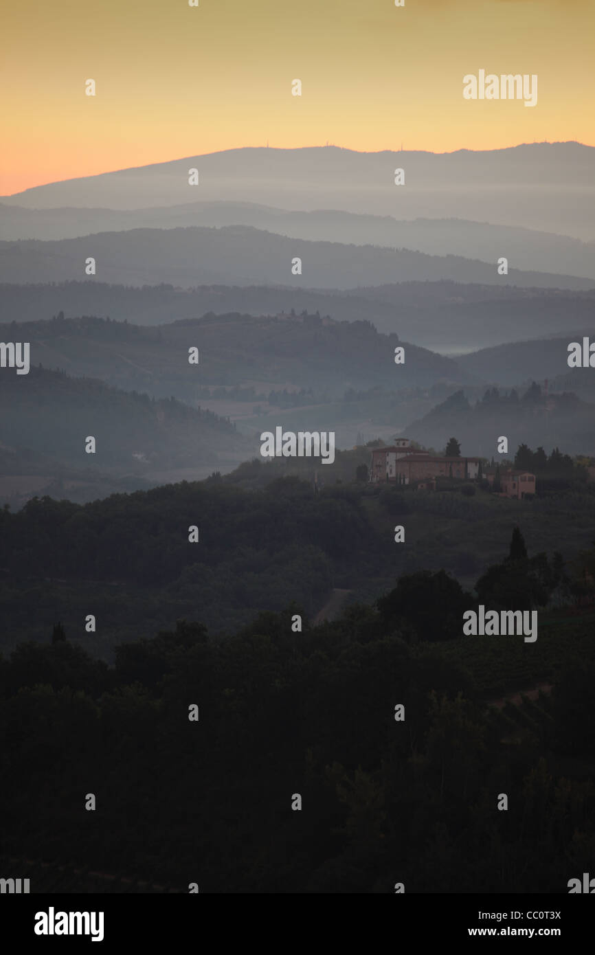 Toskanischen Hügel bei Sonnenaufgang Stockfoto