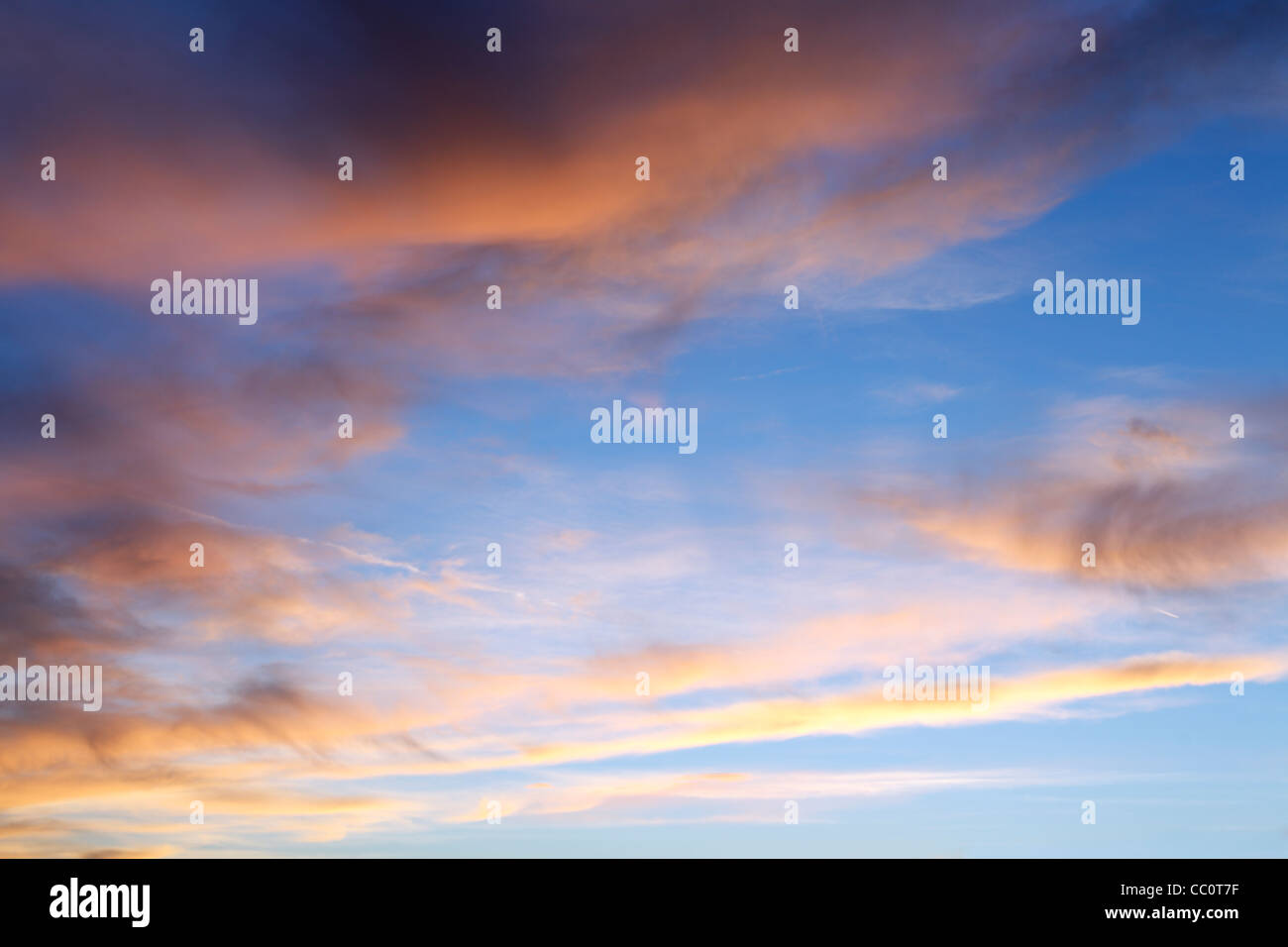 Wolken, Sonnenuntergang oder am Morgen Stockfoto