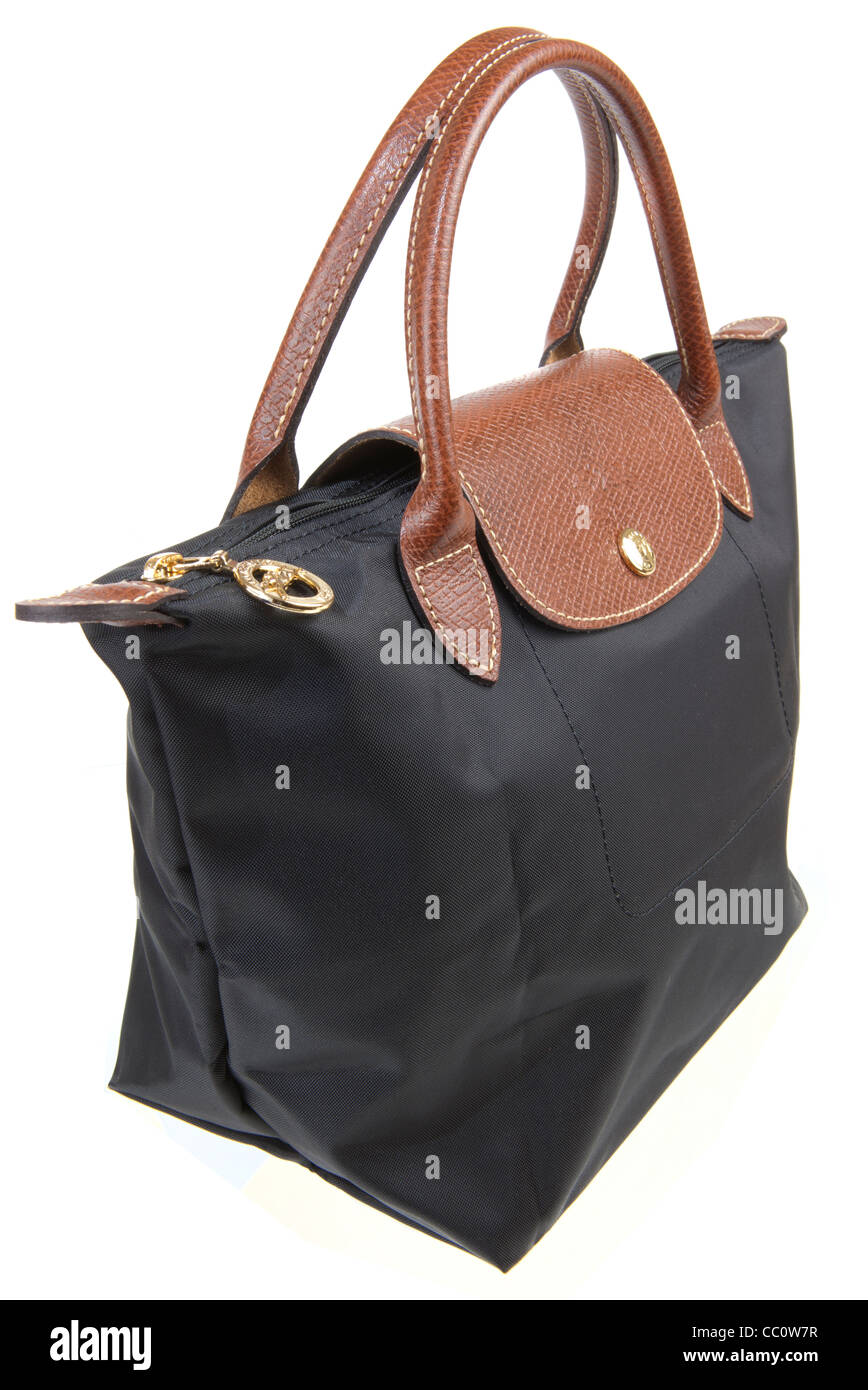 Longchamp Handtasche - Einzelhandel Produktaufnahmen vor reinen weißen Hintergrund fotografiert unter Studiobeleuchtung. Stockfoto