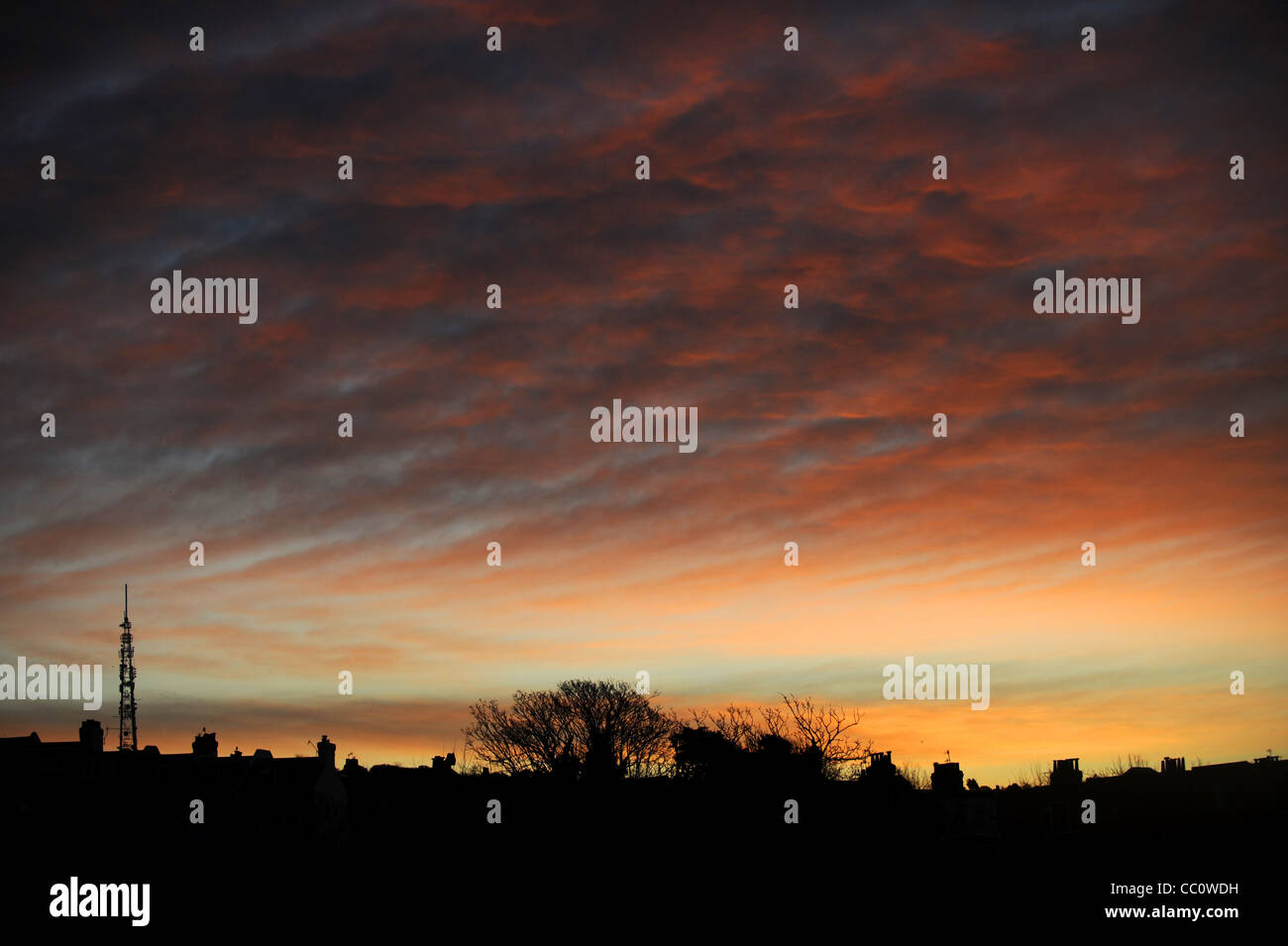 Eine herrliche Sonnenaufgang über Brighton Rennbahn Sender heute Morgen UK Stockfoto