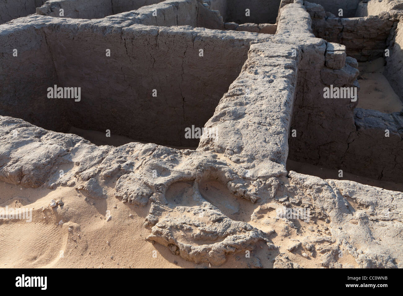 Nahaufnahme des Fußabdrucks im gebackenen Schlamm von Lehmziegeln Grab des Königs Djer der 1. Dynastie. 3000BC Abydos, Mittelägypten. Stockfoto