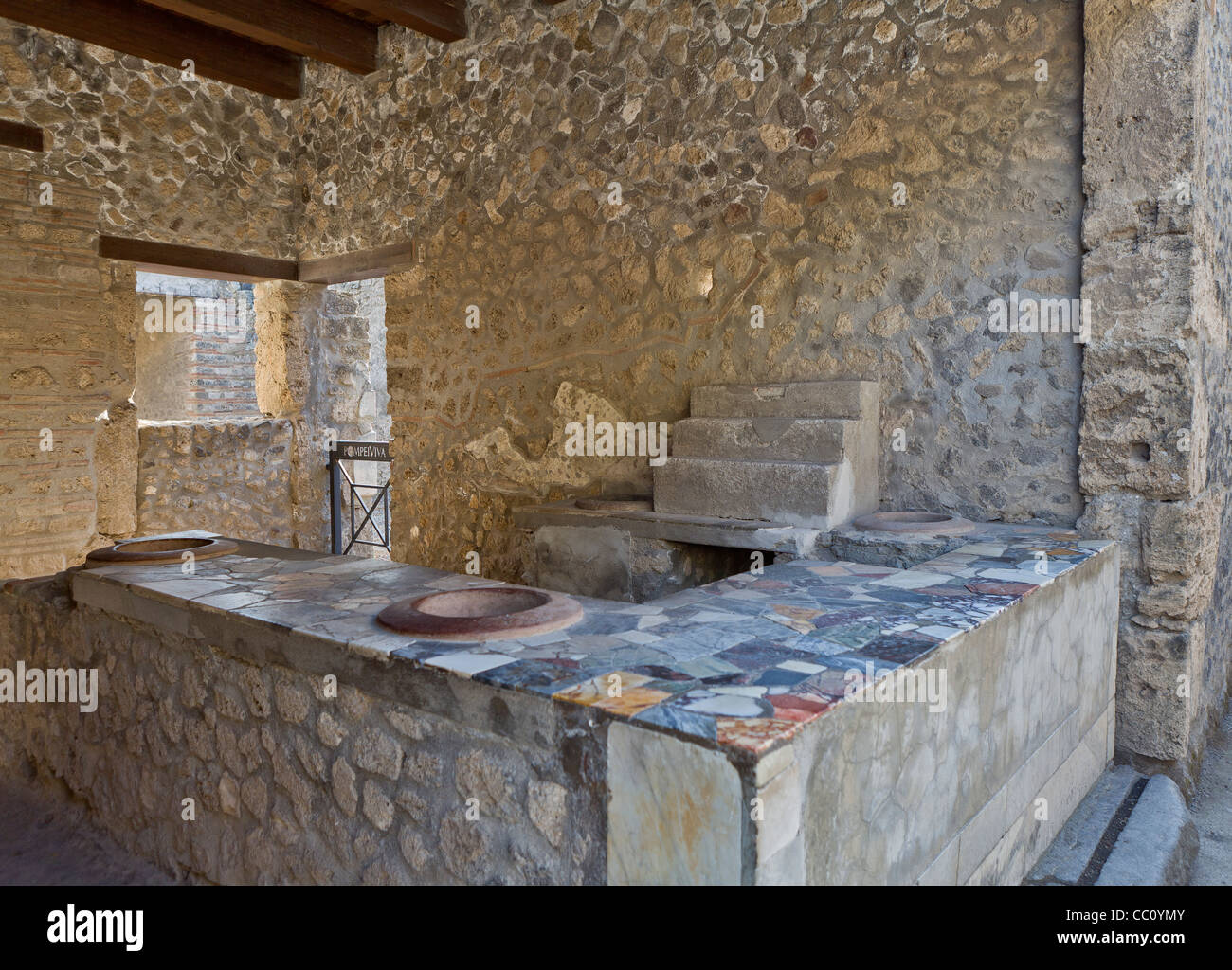 Ein Restaurant-Zähler in einer Taverne in Pompeji, Italien Stockfoto