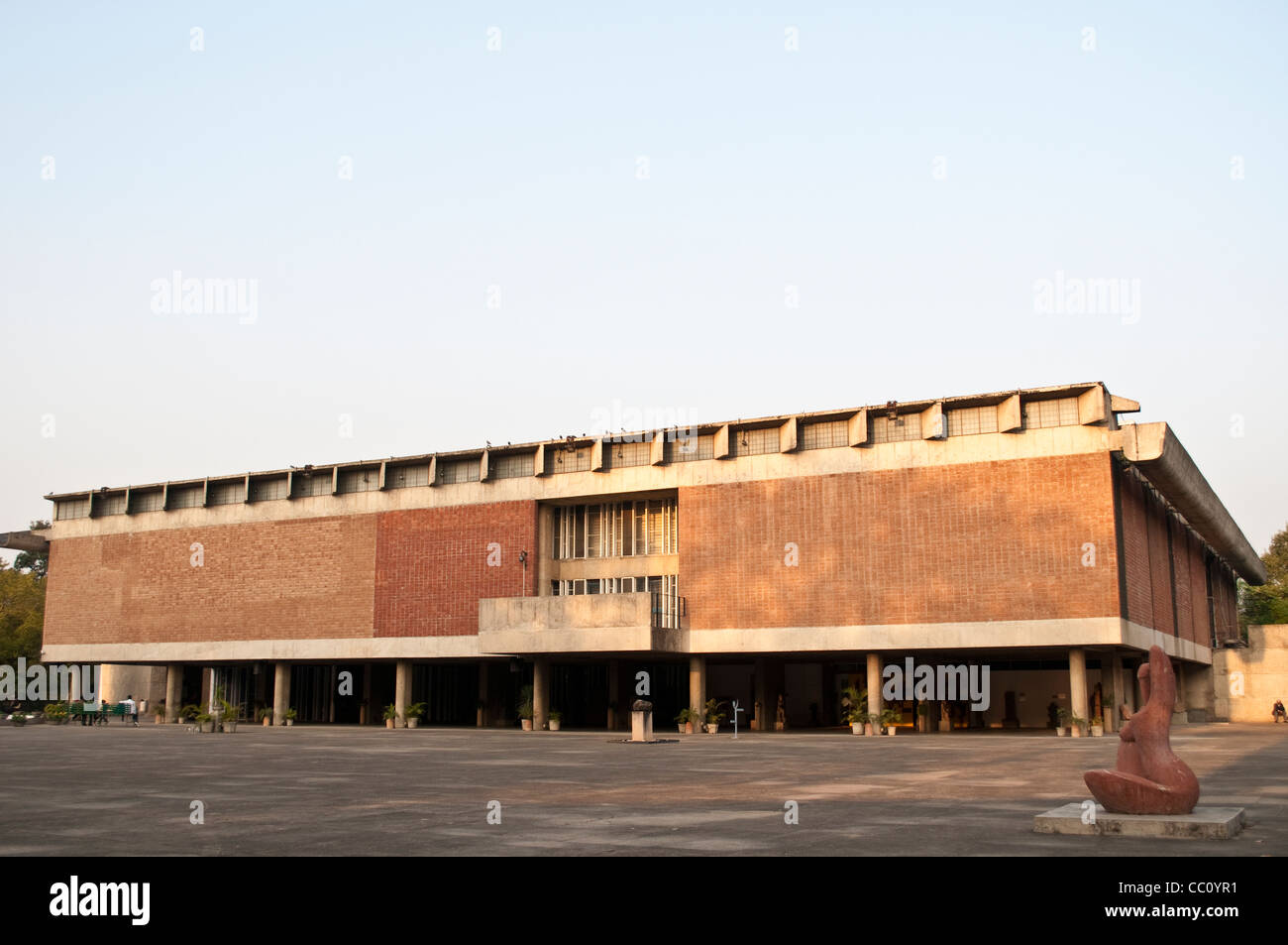 Museum und Kunstgalerie, entworfen von Le Corbusier, Chandigarh, Indien Stockfoto