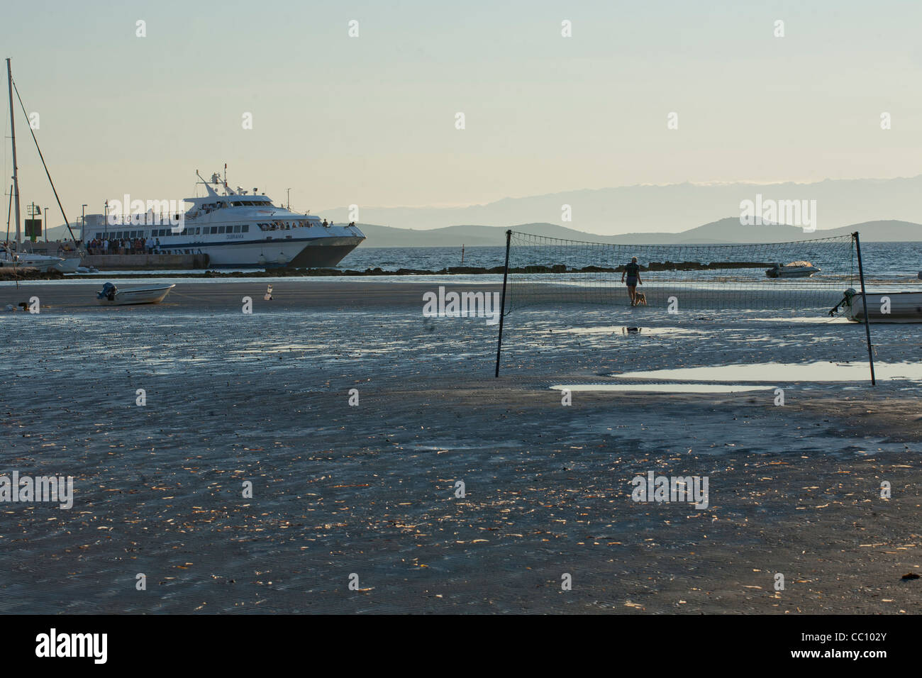 Sandstrand nach Ebbe Insel Susak, Kroatien. Stockfoto