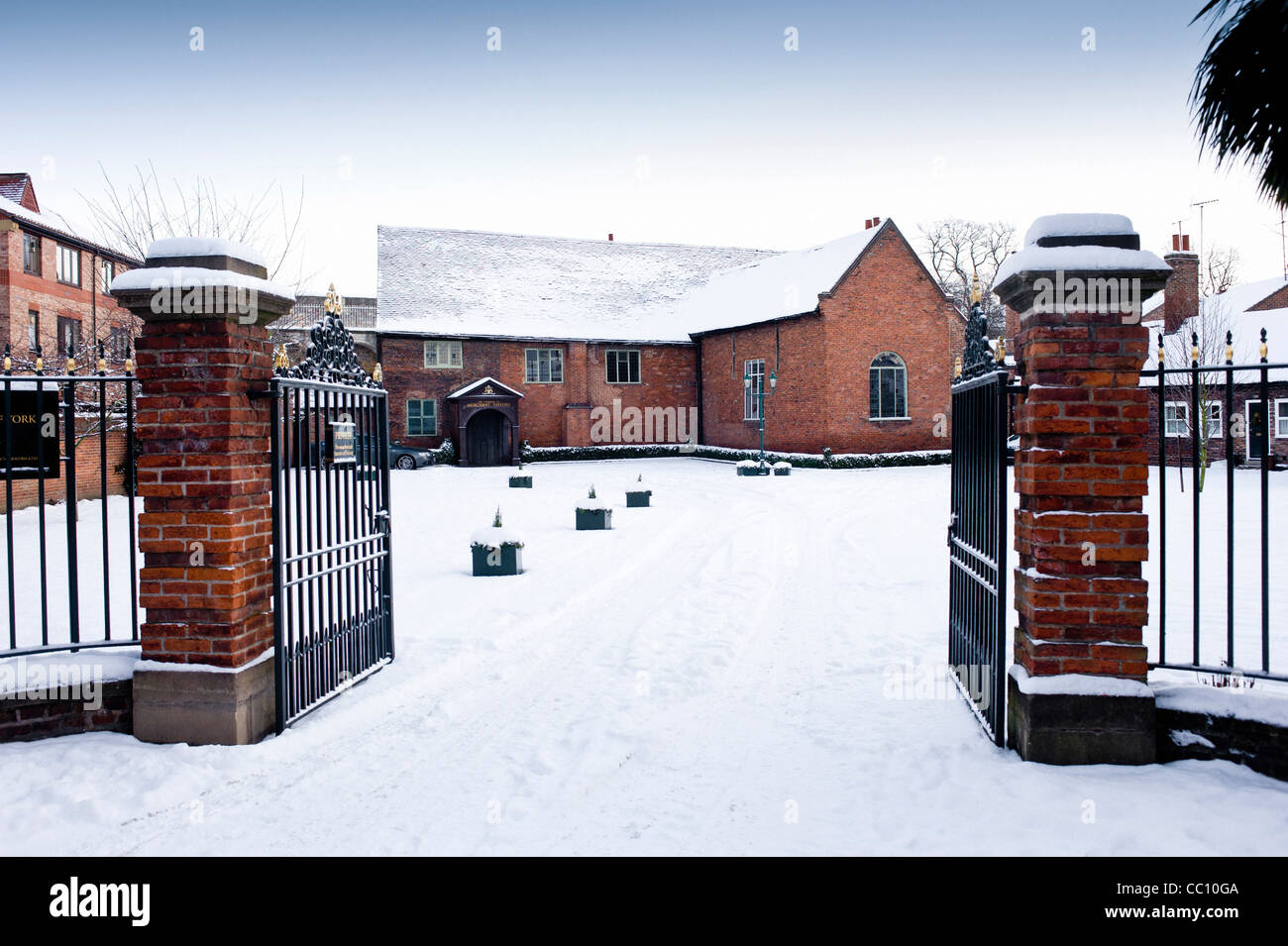 Merchant Taylors Gebäude, York im Schnee Stockfoto