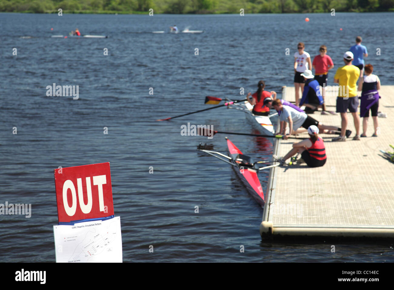 Melden Sie sich bei einer Ruderregatta, Großbritannien, ab Stockfoto