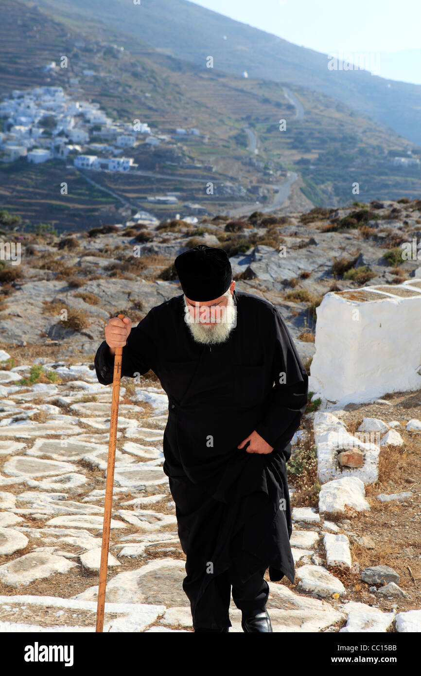 Griechenland-Kykladen-Inseln Sikinos griechische orthodoxe Priester Stockfoto