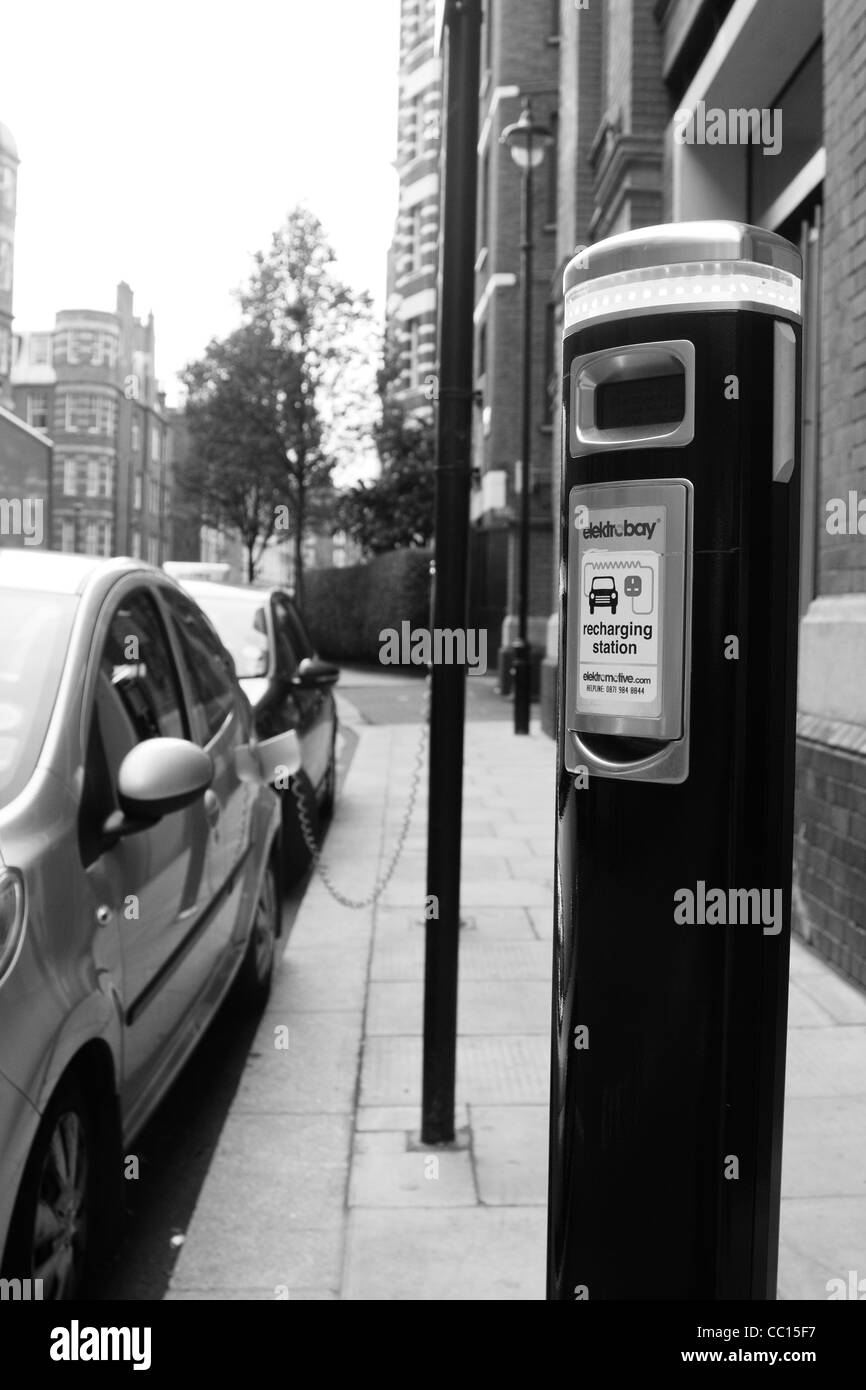Eine Nahaufnahme eines Elektroautos, Ladestation, London, UK Stockfoto