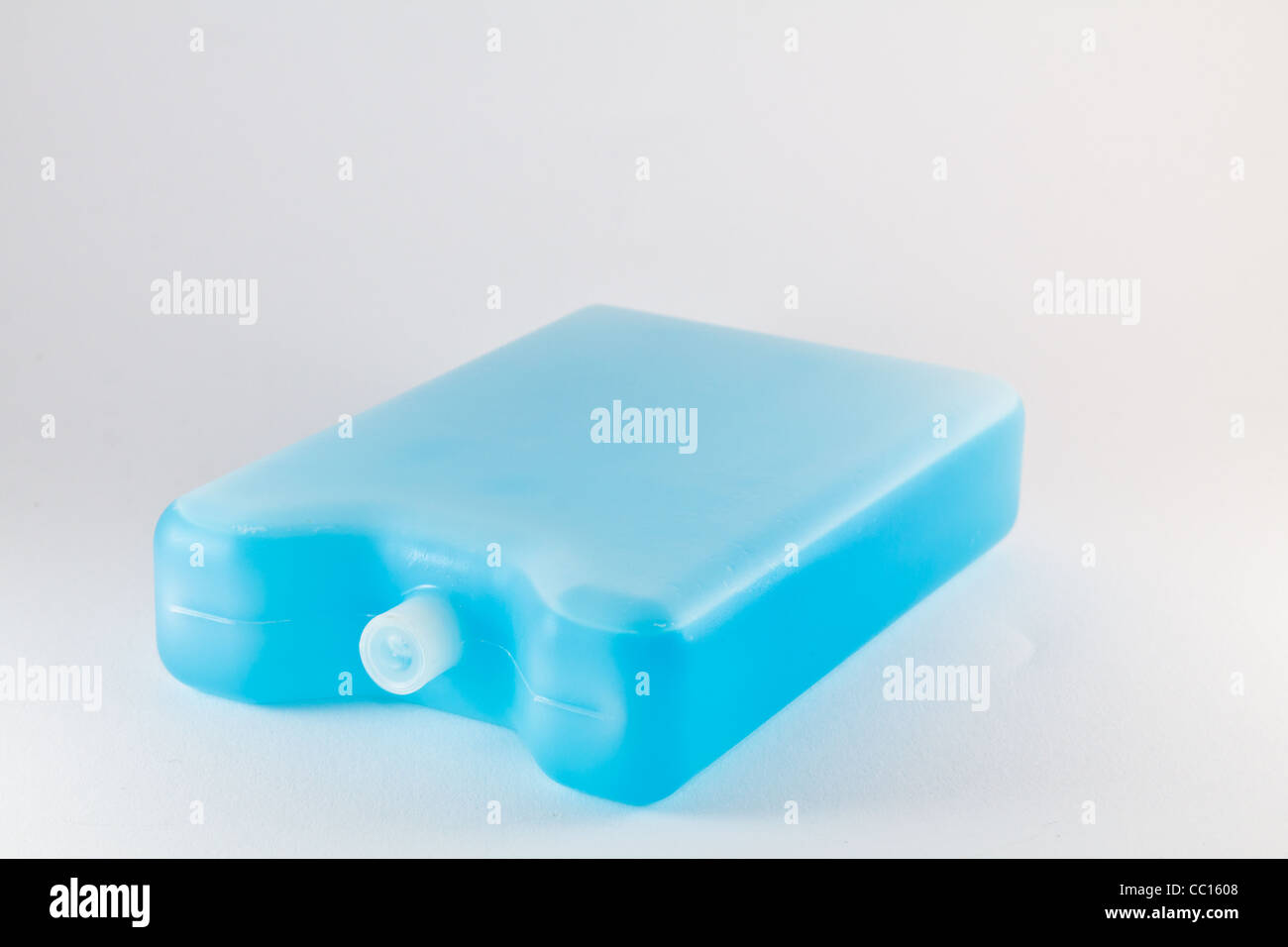 Ein Kühlakku mit blauen Kühlflüssigkeit Stockfoto