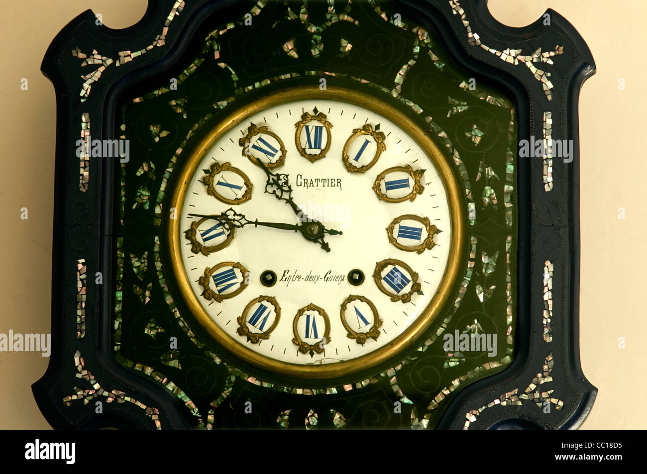 Detail der alten französischen Pendel Uhr Grattier Stockfoto