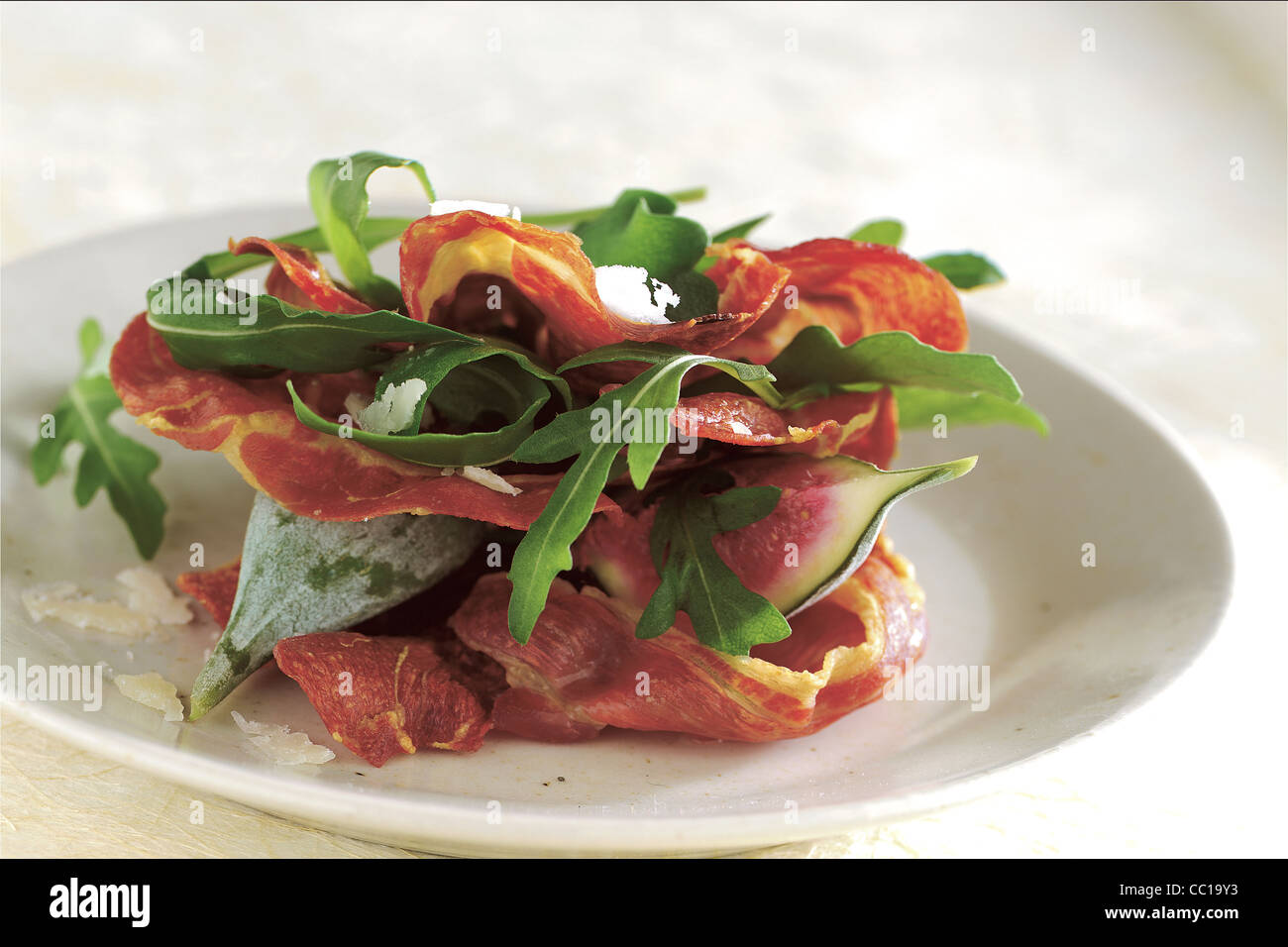Parmaschinken mit Feigen und Rucola Stockfotografie - Alamy