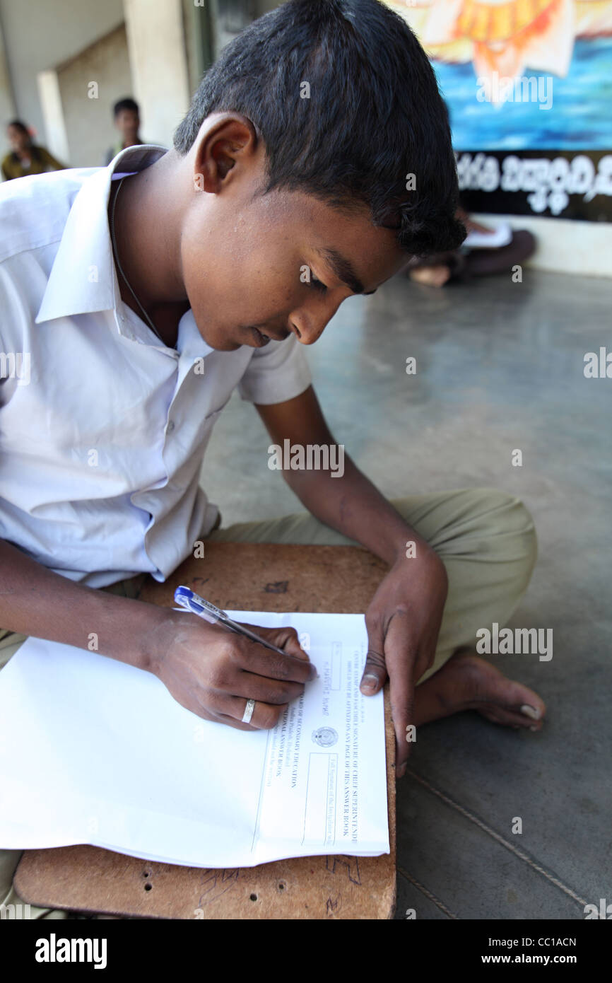 Indische Studenten während der Untersuchung Andhra Pradesh in Indien Stockfoto