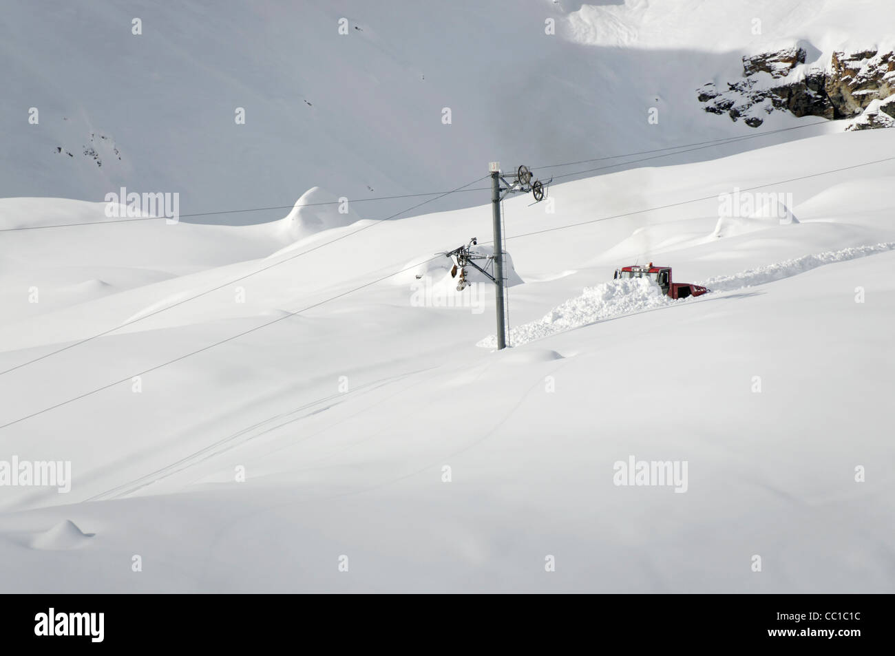 Eine Piste-Maschine macht einen Track auf eine Schleppleine Stockfoto