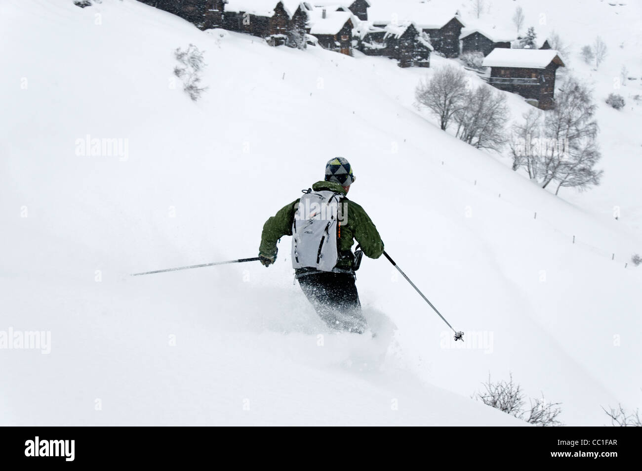 Powder-skiing bei schlechtem Wetter Lannaz Schweiz Stockfoto