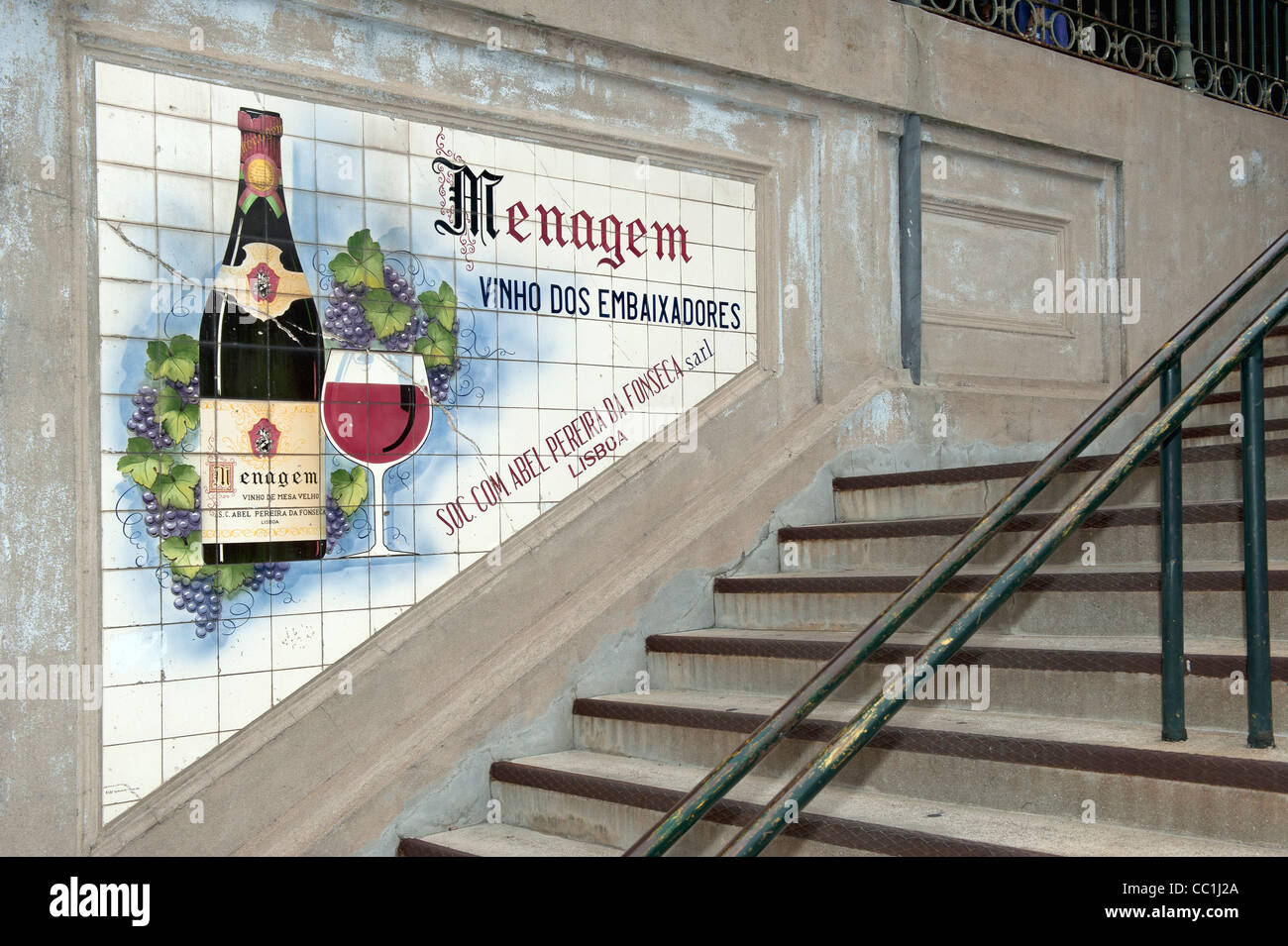 Mercado Bolhao (Markt), Wein-Werbung, Porto, Portugal, UNESCO-Weltkulturerbe Stockfoto