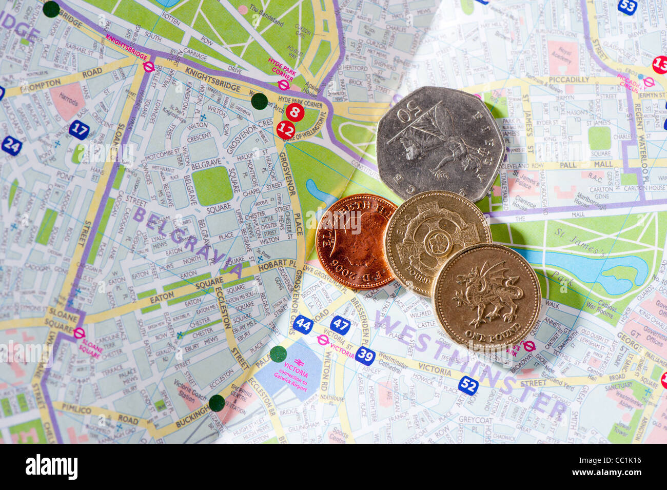 Kleingeld auf London Stadtplan Stockfoto