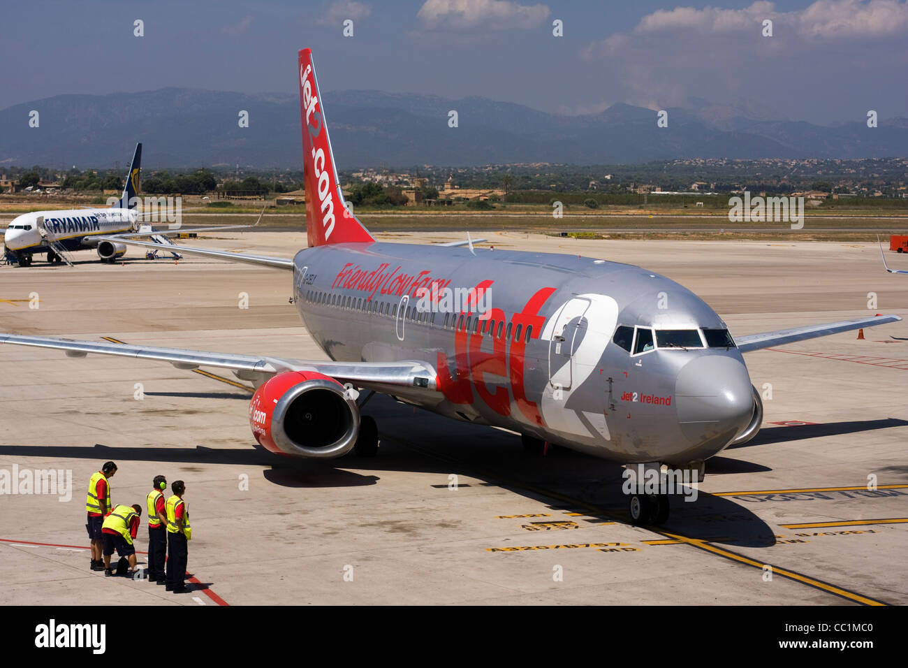 Jet2 Boeing 737-330 in Palma De Mallorca, Son Sant Joan Flughafen, Spanien. Stockfoto