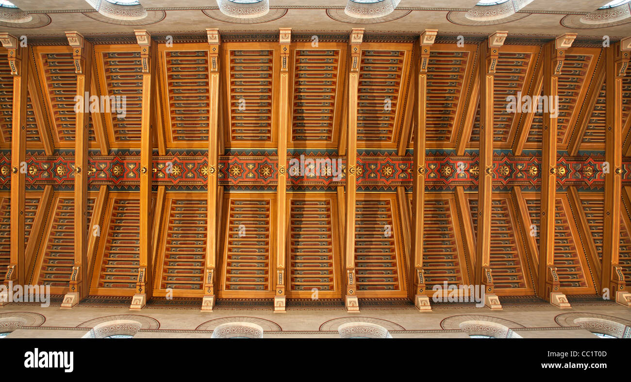 Paris - Holzdach der Saint Francois Xavier Kirche Stockfoto