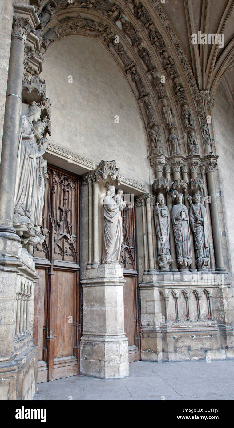 Paris - Portal der gotischen Kirche Saint Germain-Auxerrois Stockfoto