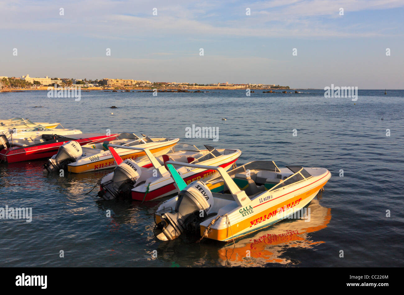 Schnellboote mieten im Hafen von Paphos, Zypern Stockfoto