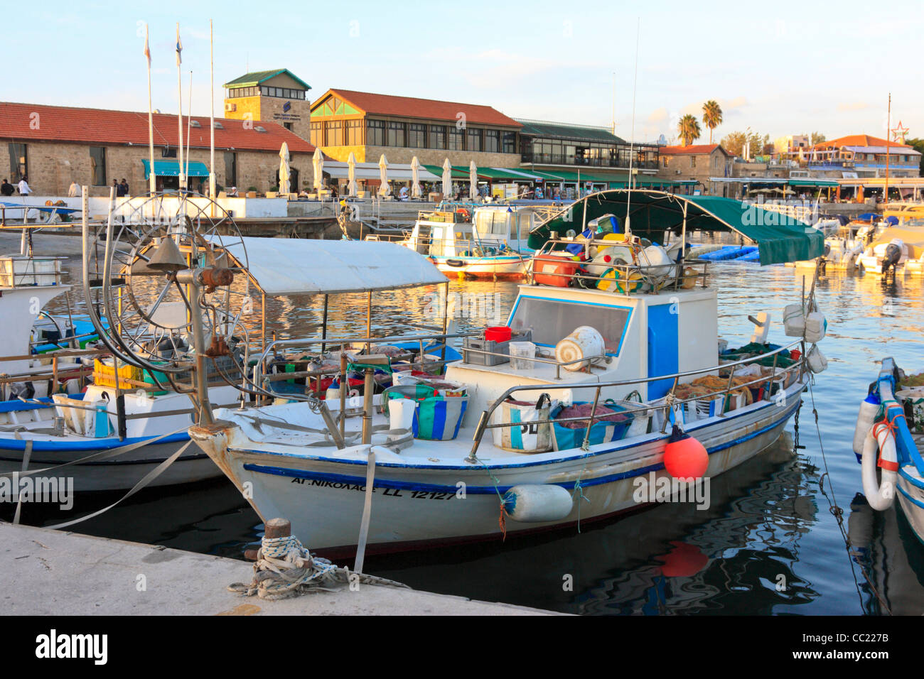 Angelboote/Fischerboote in den Hafen von Paphos, Zypern Stockfoto