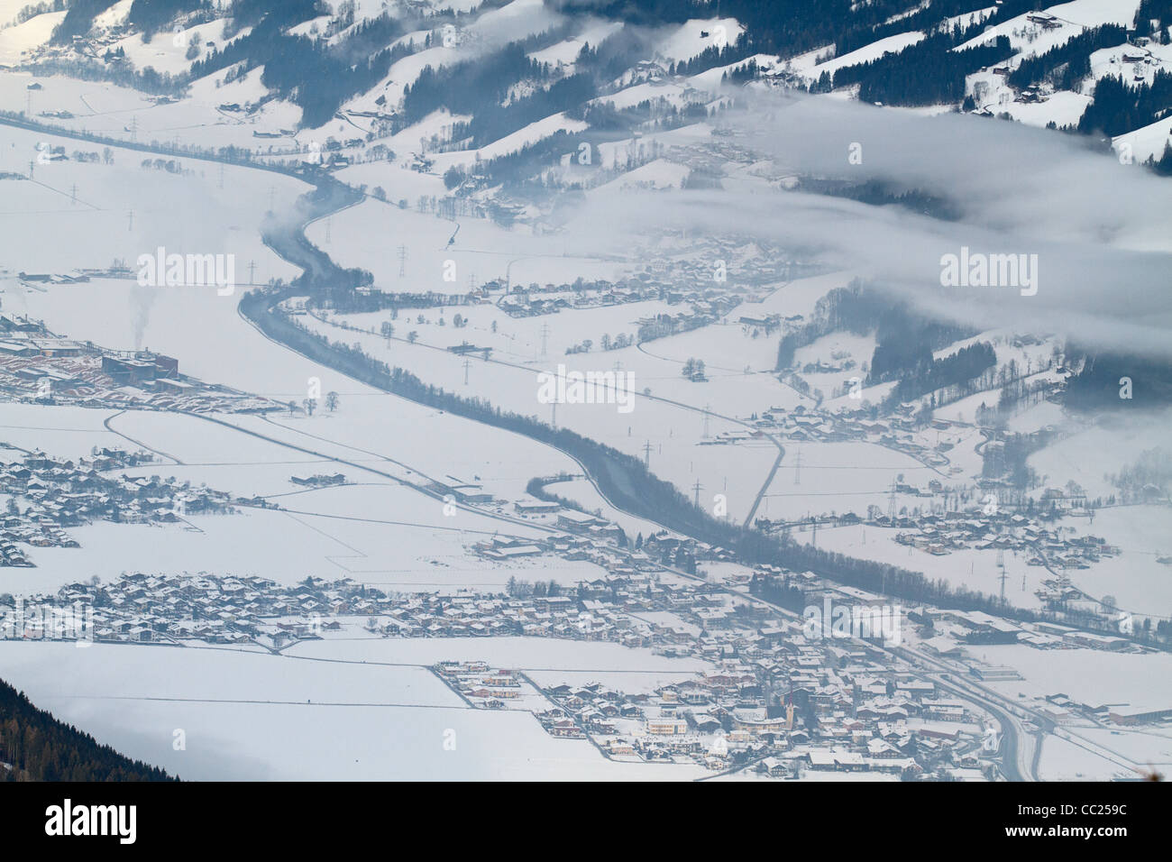 Blick über Zillertals vom Skigebiet Kaltenbach Hochzillertal, Tirol, Österreich Stockfoto