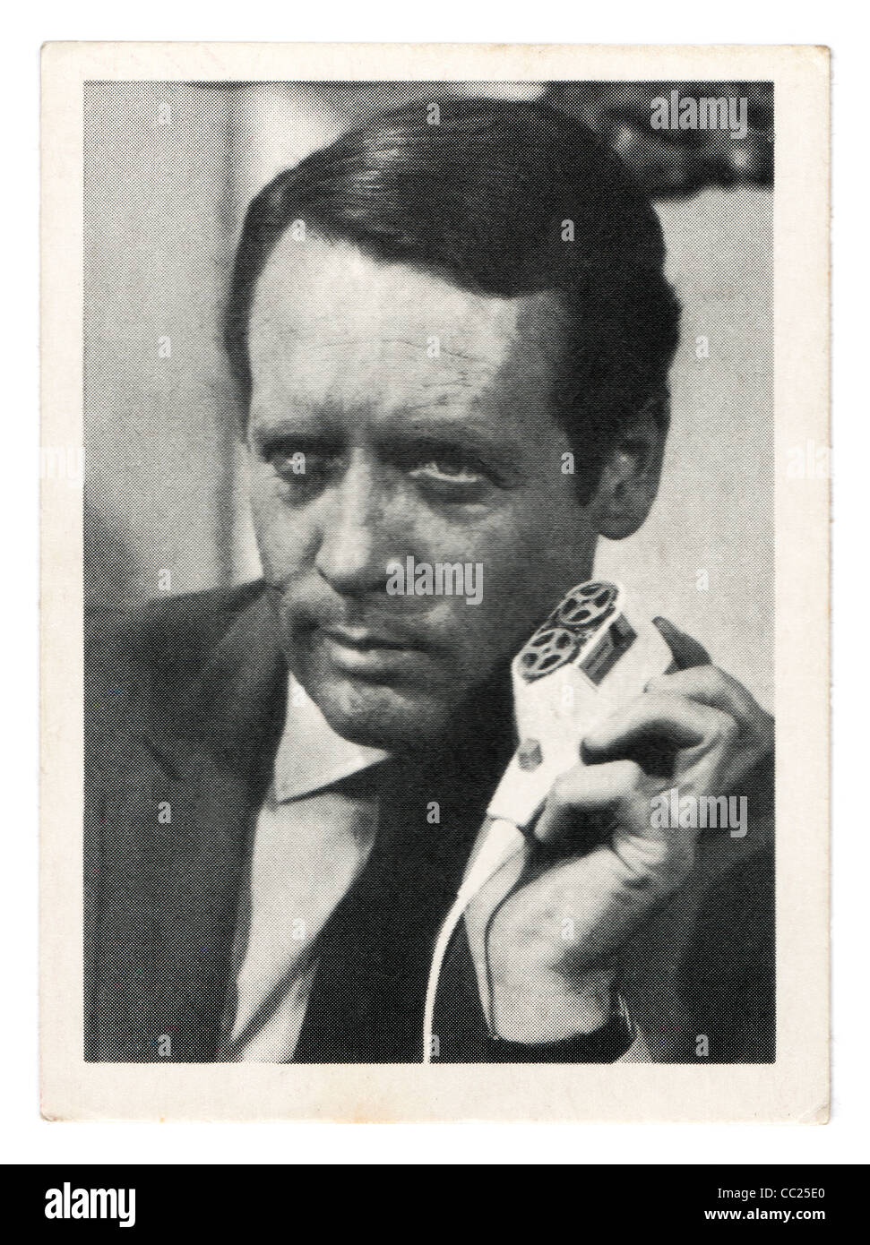 Von Somportex im Jahr 1965 mit Patrick McGoohan als John Drake ausgestellten Gefahr Mann Kaugummi Karten Stockfoto Von Somportex im Jahr 1965 mit Patrick McGoohan als John Drake ausgestellten Gefahr Mann Kaugummi Karten Stockfoto