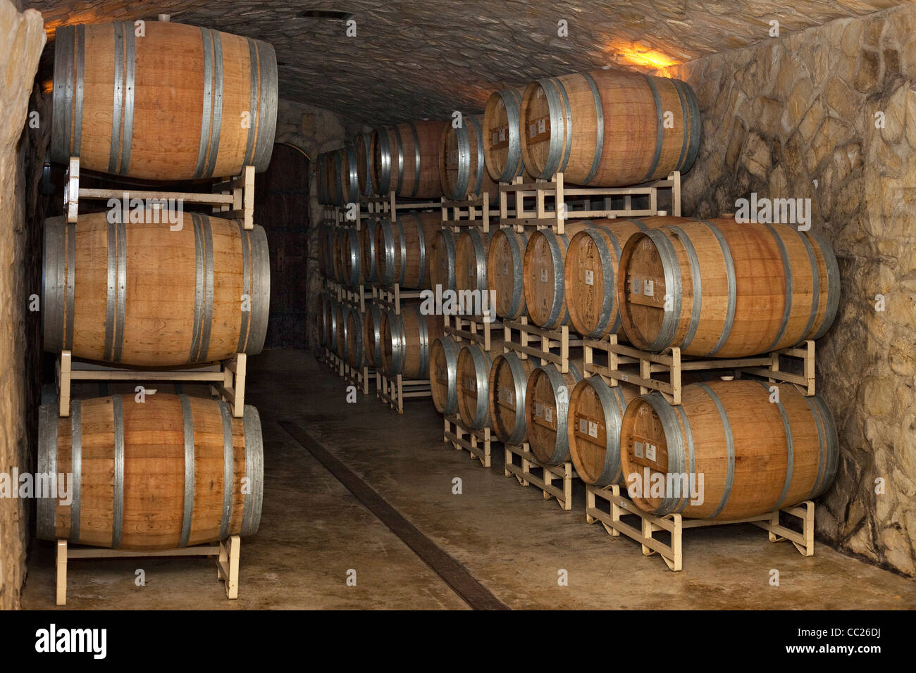 Weinfässer auf dem Sonnenstein Weinberge und die Kellerei befindet sich 30 Minuten nördlich von Santa Barbara in Santa Ynez Valley Stockfoto