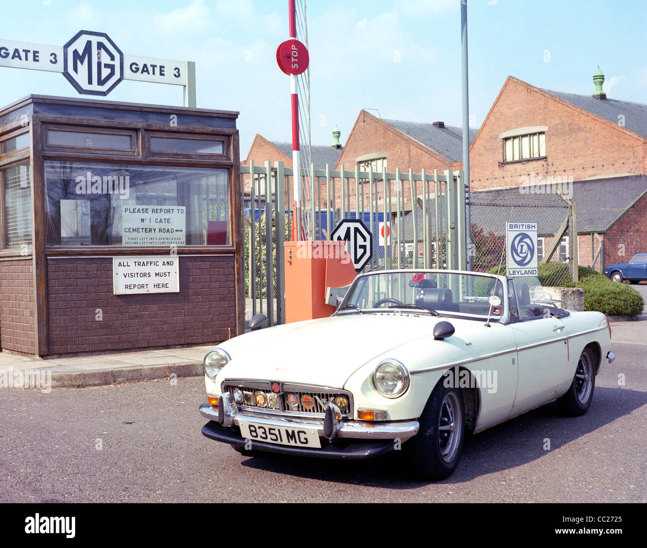 MGB Roadster Sportwagen im Bild außerhalb der MG funktioniert Fabrik in Abingdon Oxfordshire 1978 Stockfoto