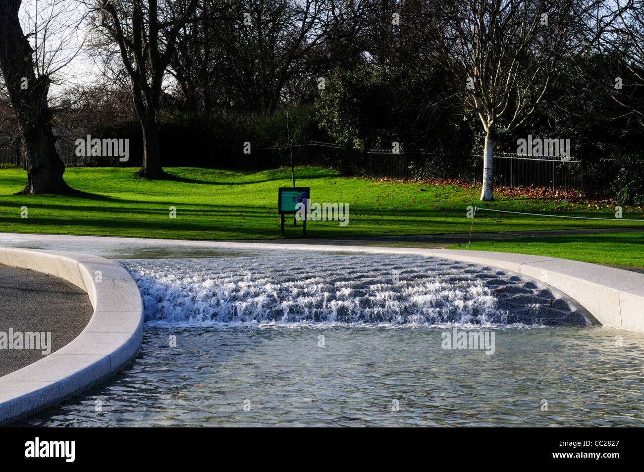 Prinzessin Diana Memorial Fountain, Hyde Park, London, England, Vereinigtes Königreich Stockfoto
