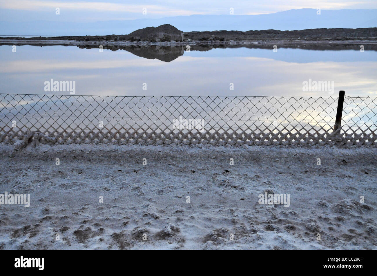 Blick auf Totes Meersalz Fabrik. 1. Januar 2012, Foto von Shay Levy Stockfoto