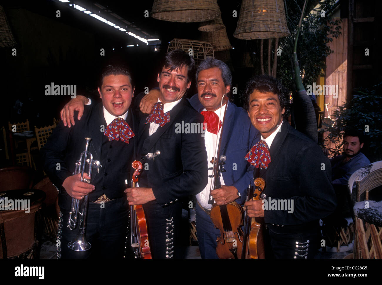 4 vier Mexikaner Mexikaner erwachsene Männer männliche Mariachi Band Mitglieder in Tlaquepaque in Jalisco in Mexiko Stockfoto
