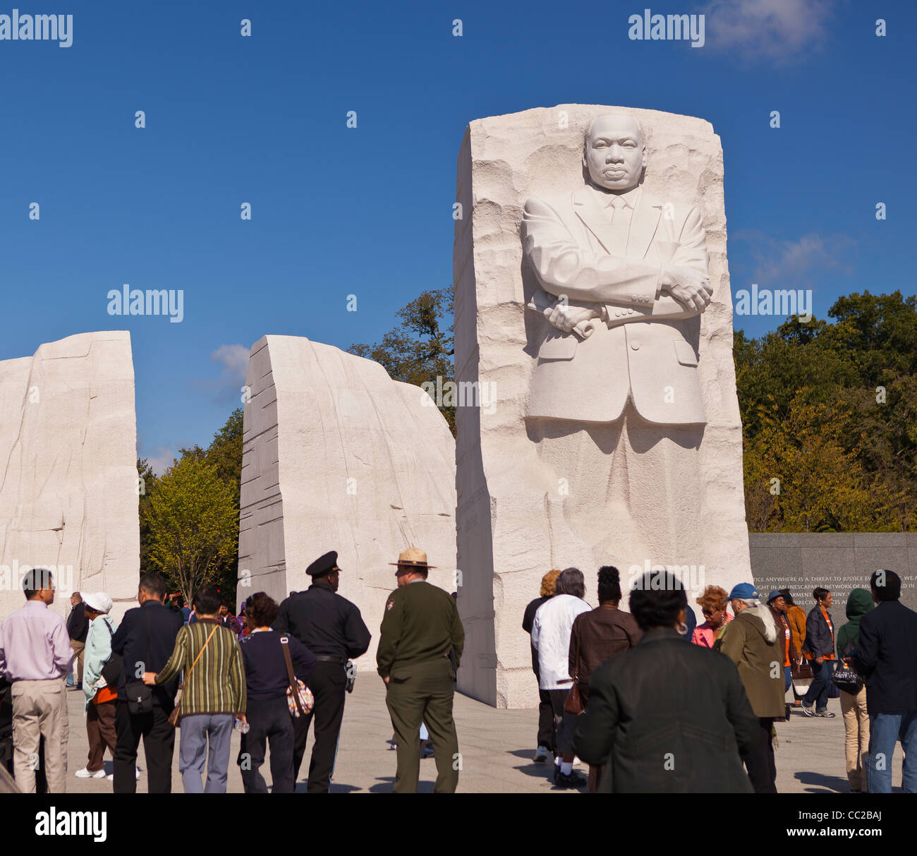 WASHINGTON, DC USA - Martin Luther King, Jr. Memorial und Touristen. Stockfoto