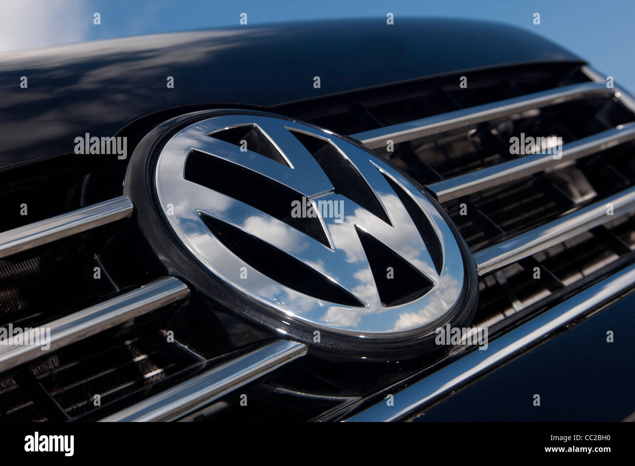 Volkswagen VW T5 California Camper van VW-logo Stockfoto