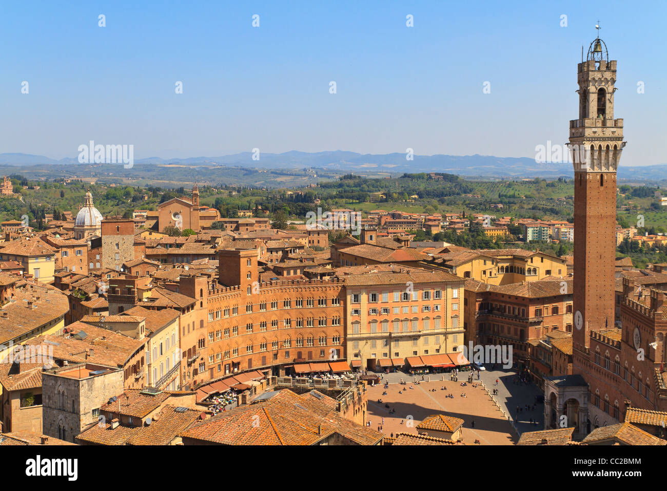 Piazza del Campo mit Palazzo Pubblico, Siena, Italien Stockfoto
