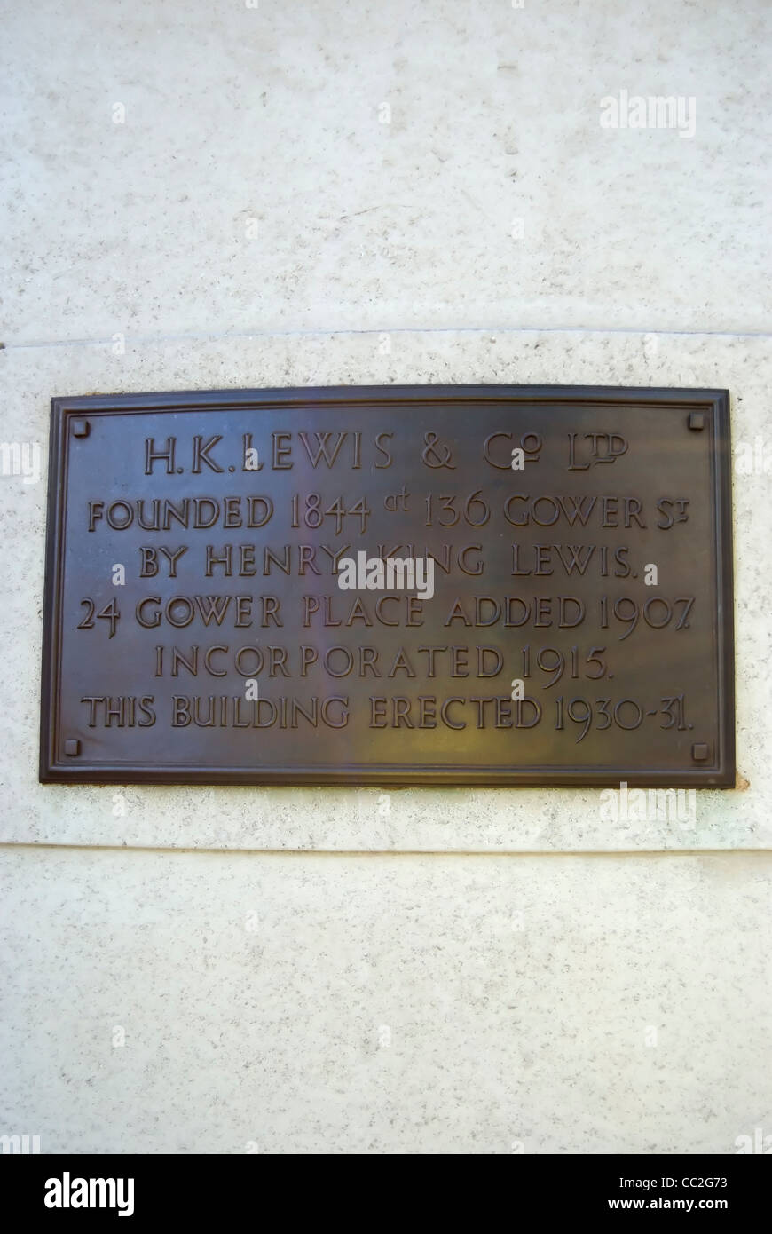 Plakette markiert den ehemaligen Standort des h.k.lewis, eine bekannte medizinische Buchhandlung auf Gower Street, London, england Stockfoto