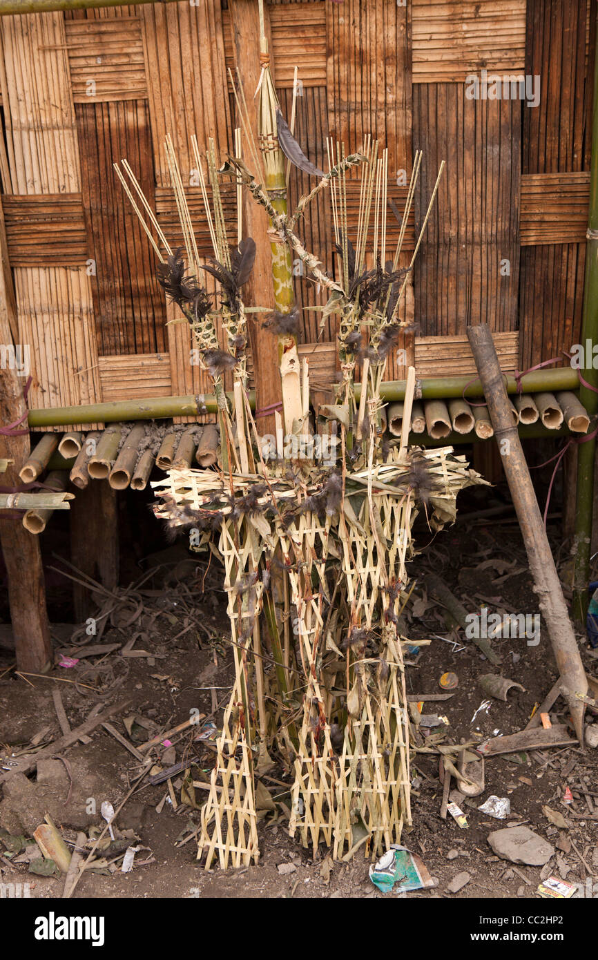 Indien, Arunachal Pradesh, alte Ziro Dorf traditionelle Apatani Stammes-Totem erinnern tot relative Stockfoto