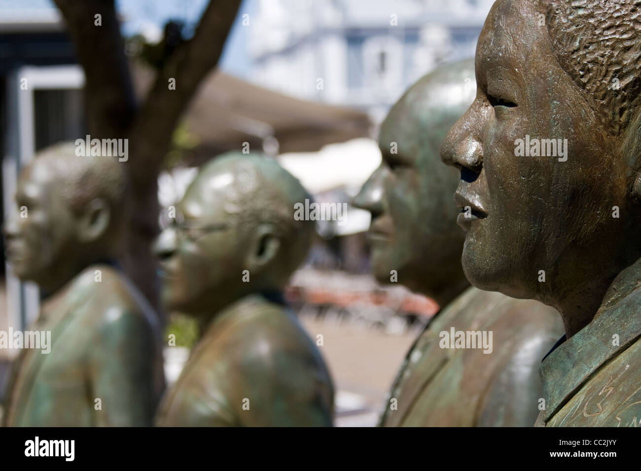 Eine Statue in Kapstadt von Nelson Mandela und andere Persönlichkeiten des öffentlichen Lebens Stockfoto