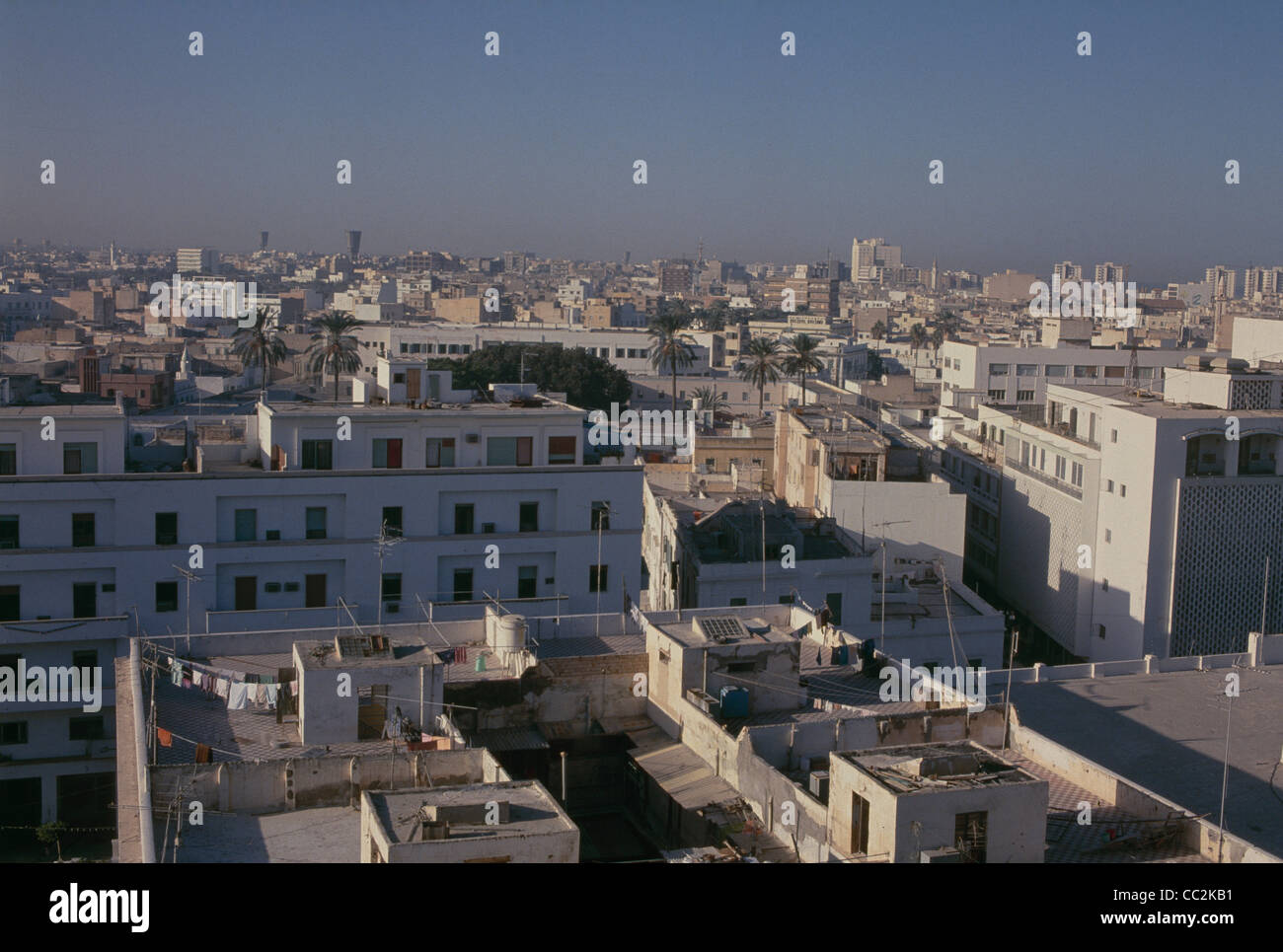 Eine Luftaufnahme und das Panorama der Innenstadt von Tripolis. Stockfoto