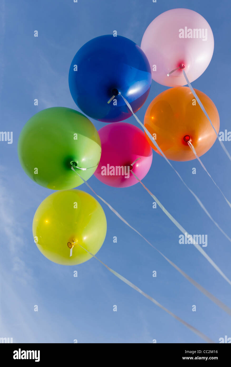 USA, New Jersey, Jersey City, Luftballons gegen blauen Himmel Stockfoto