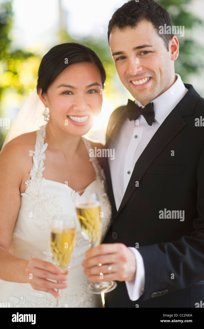 Porträt der Braut und des Bräutigams, Jersey City, New Jersey, USA Stockfoto